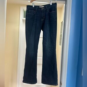 Size 6 Levi’s dark wash mid rise bootcut jeans